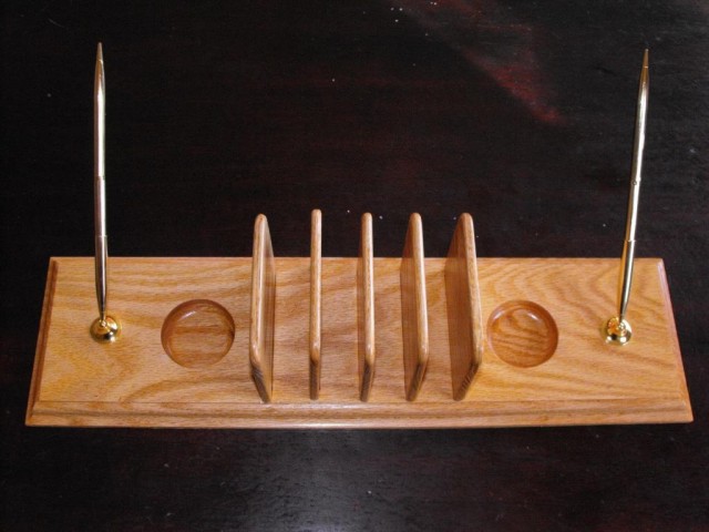 Photo of an desk set made of oak