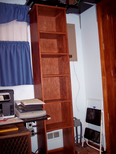 photo fo a bookcase made of red oak