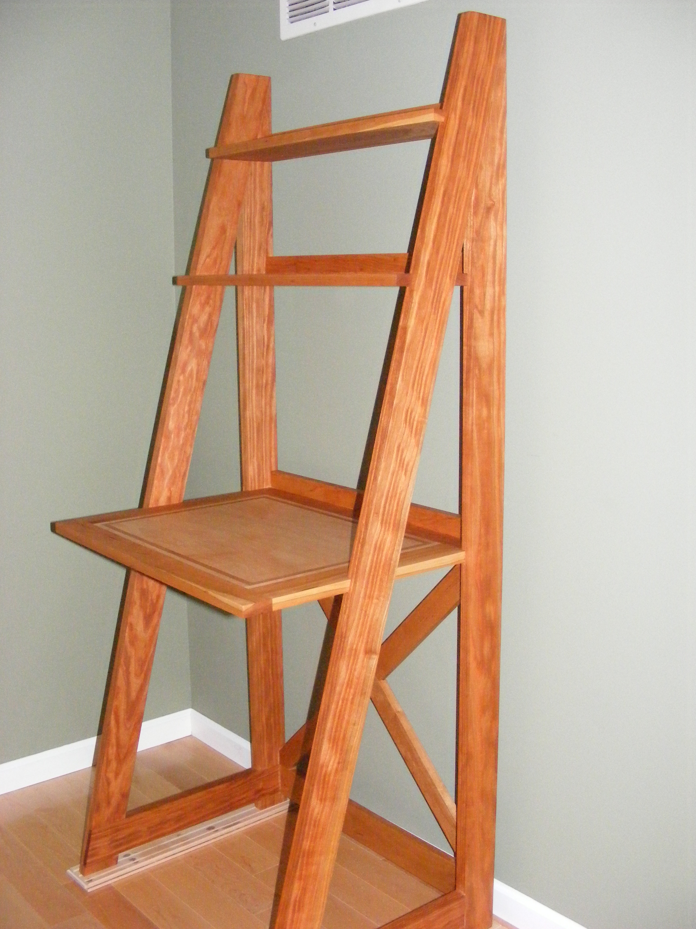 Viewing the ladder desk from an angle