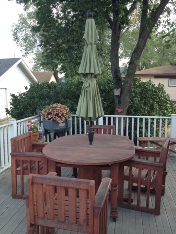 photo of a dech table and chairs